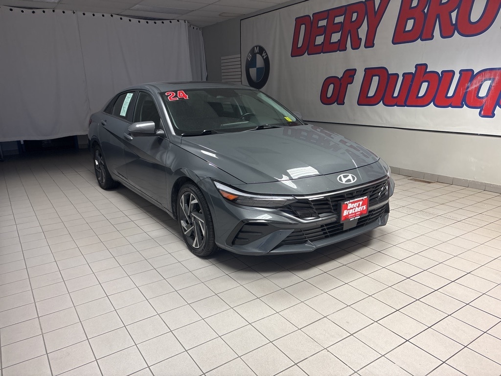 2024 Hyundai Elantra Limited's photo