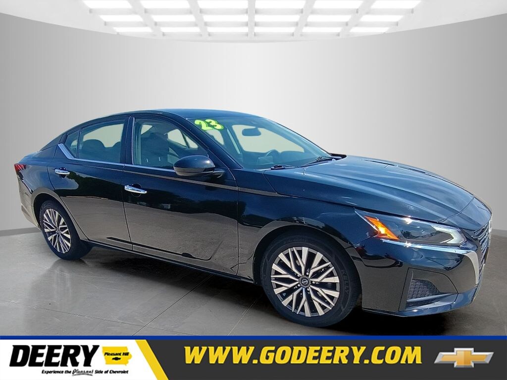 Used 2023 Nissan Altima 2.5 SV Sedan