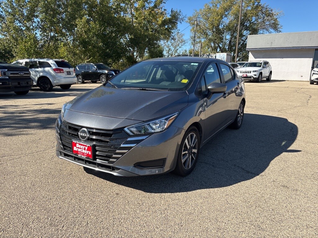 2023 Nissan Versa 1.6 SV photo 2