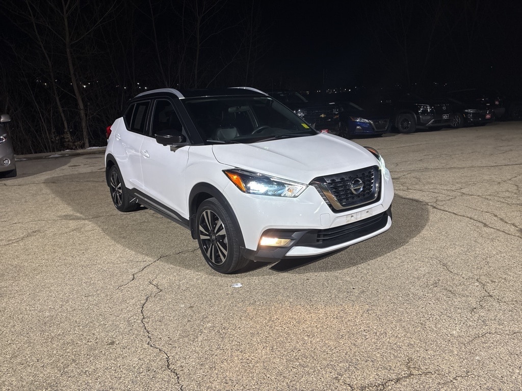 2018 Nissan Kicks SR's photo