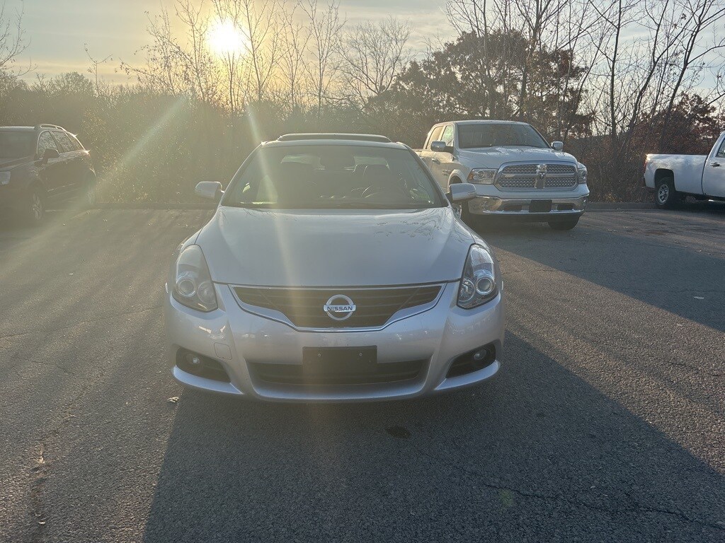 2012 Nissan Altima 3.5 SR photo 2