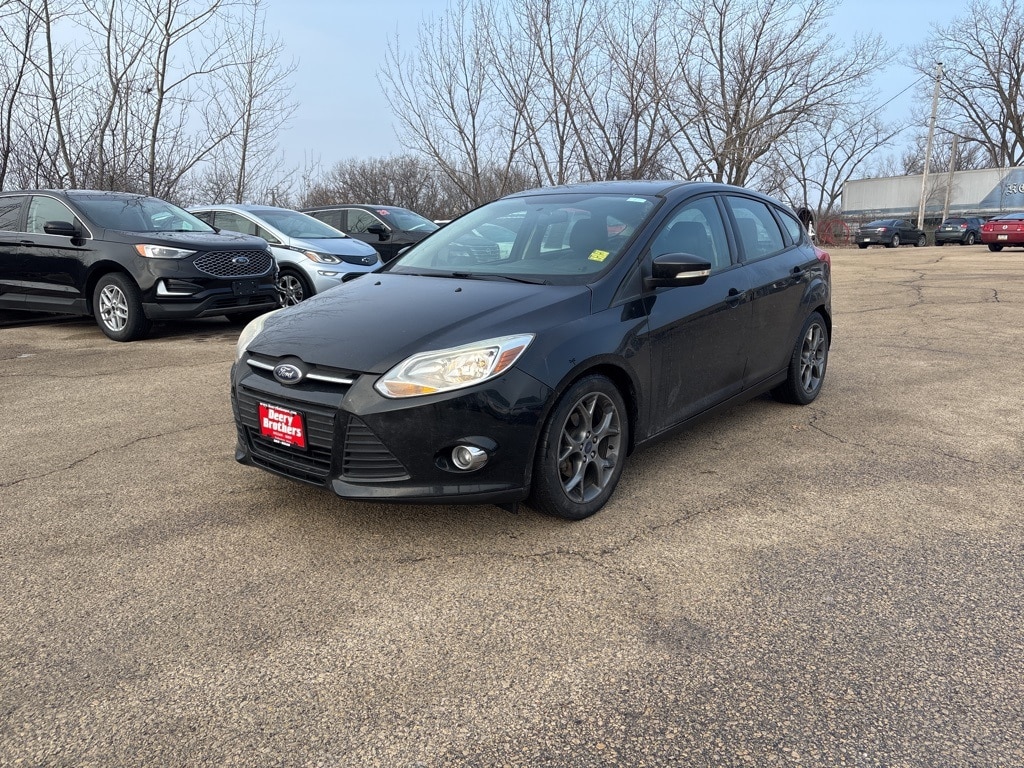 Used 2014 Ford Focus SE Hatchback