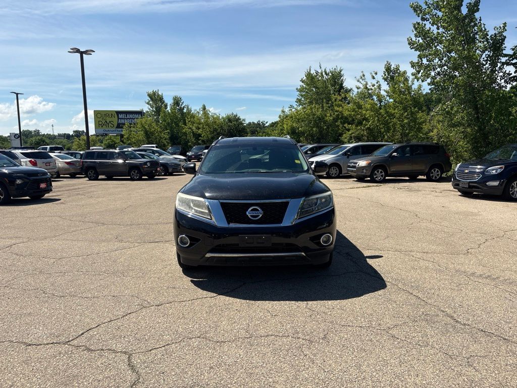 Used 2015 Nissan Pathfinder SV with VIN 5N1AR2MM5FC710114 for sale in Dubuque, IA
