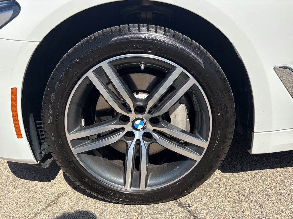 2023 BMW 5 Series 530i xDrive Sedan's photo