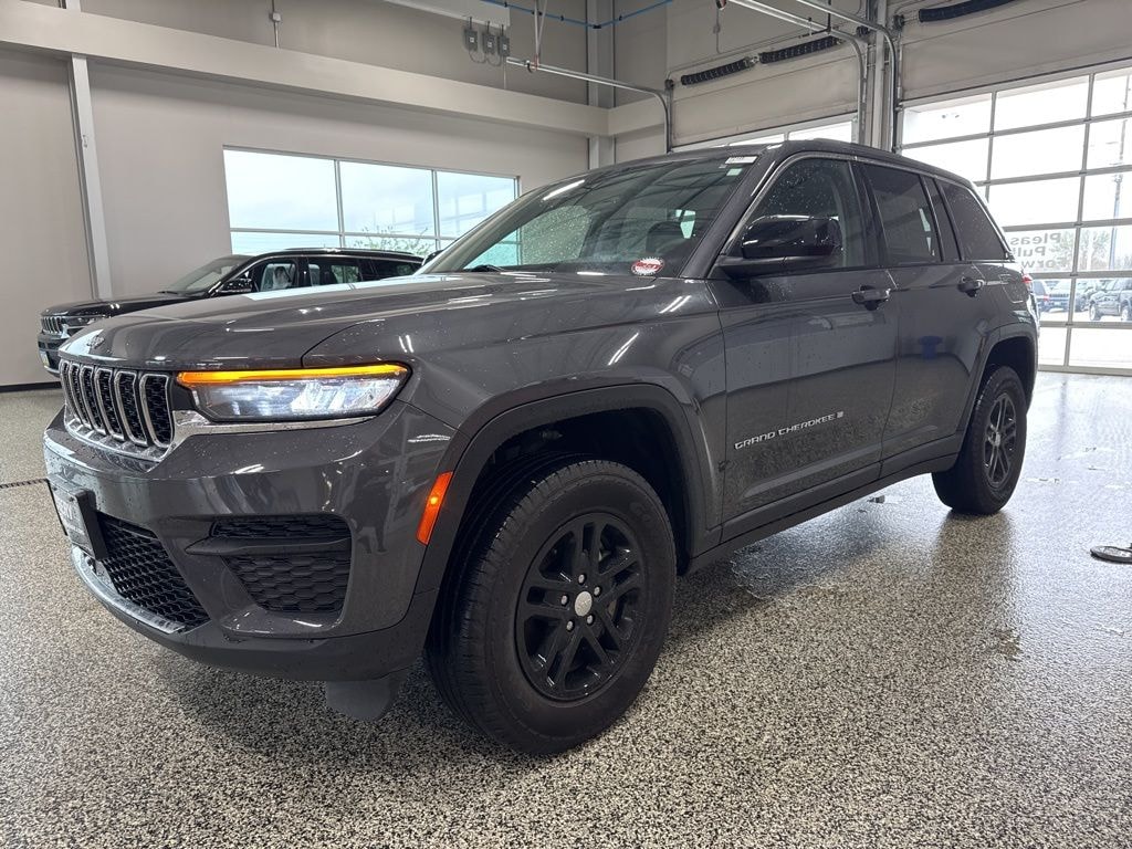 Used 2023 Jeep Grand Cherokee Laredo SUV