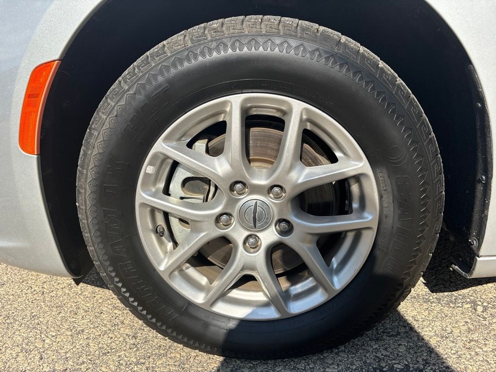 Used 2024 Chrysler Pacifica Touring L Van Passenger Van