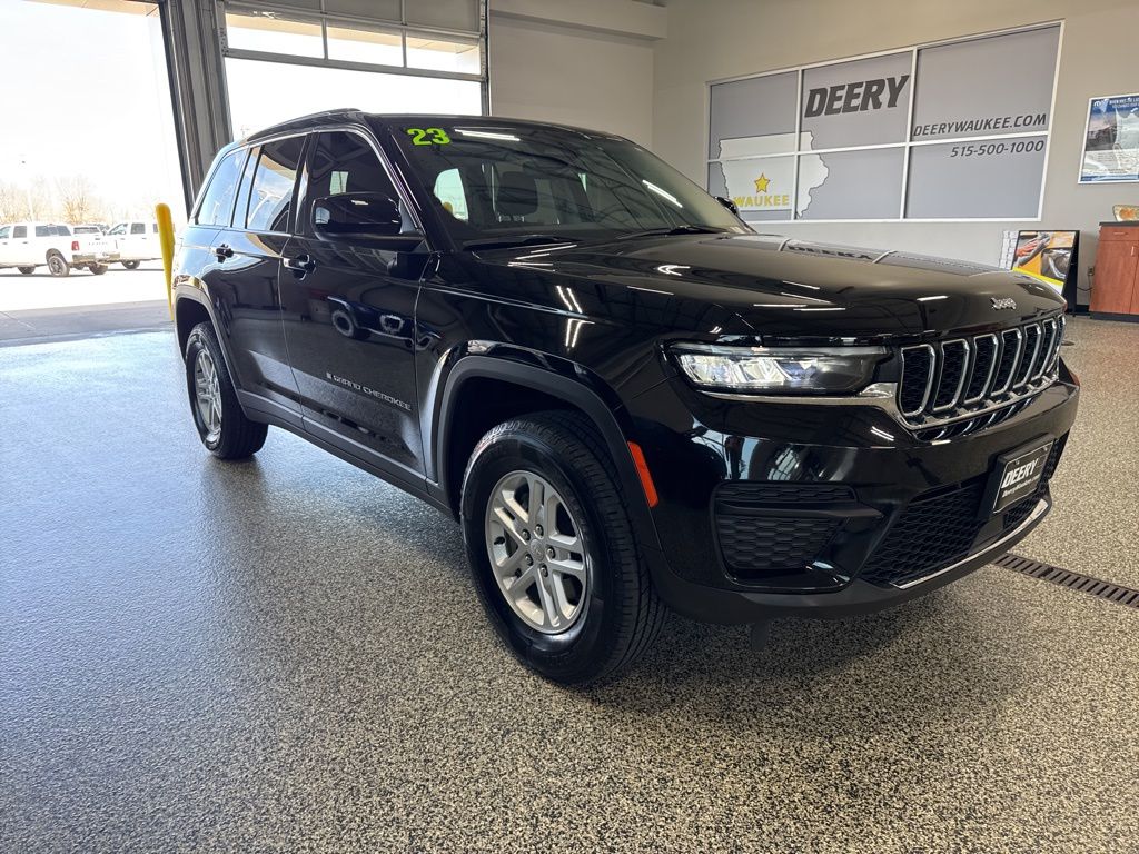 2023 Jeep Grand Cherokee Laredo 4x4's photo