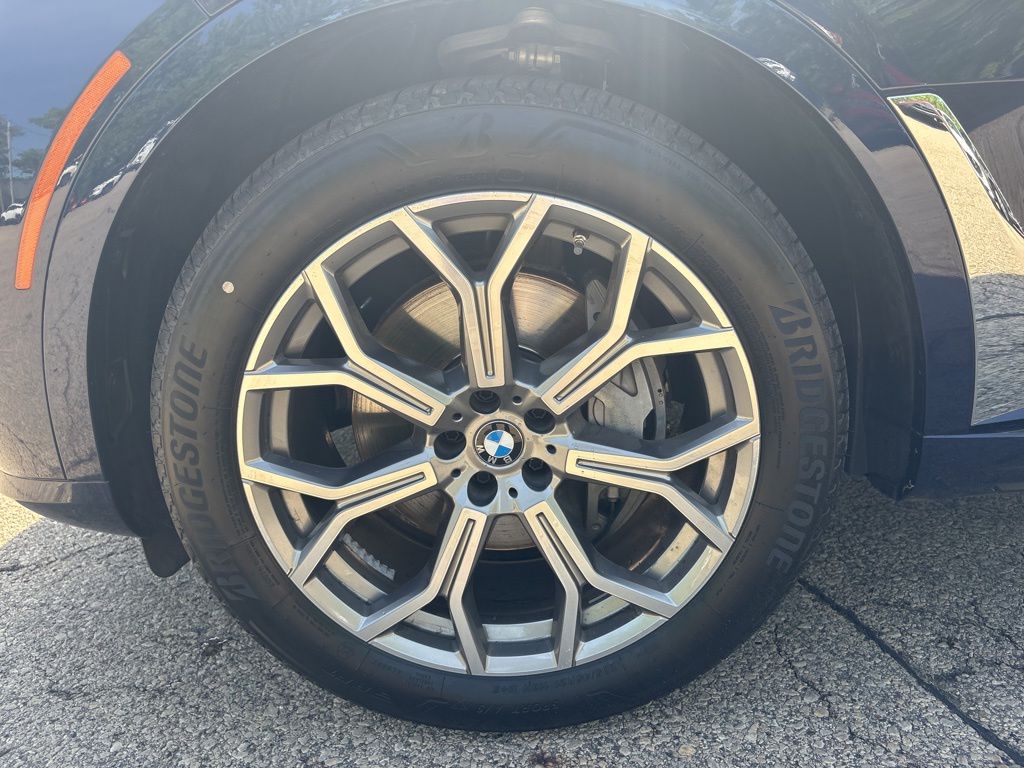 2023 BMW X7 xDrive40i's photo