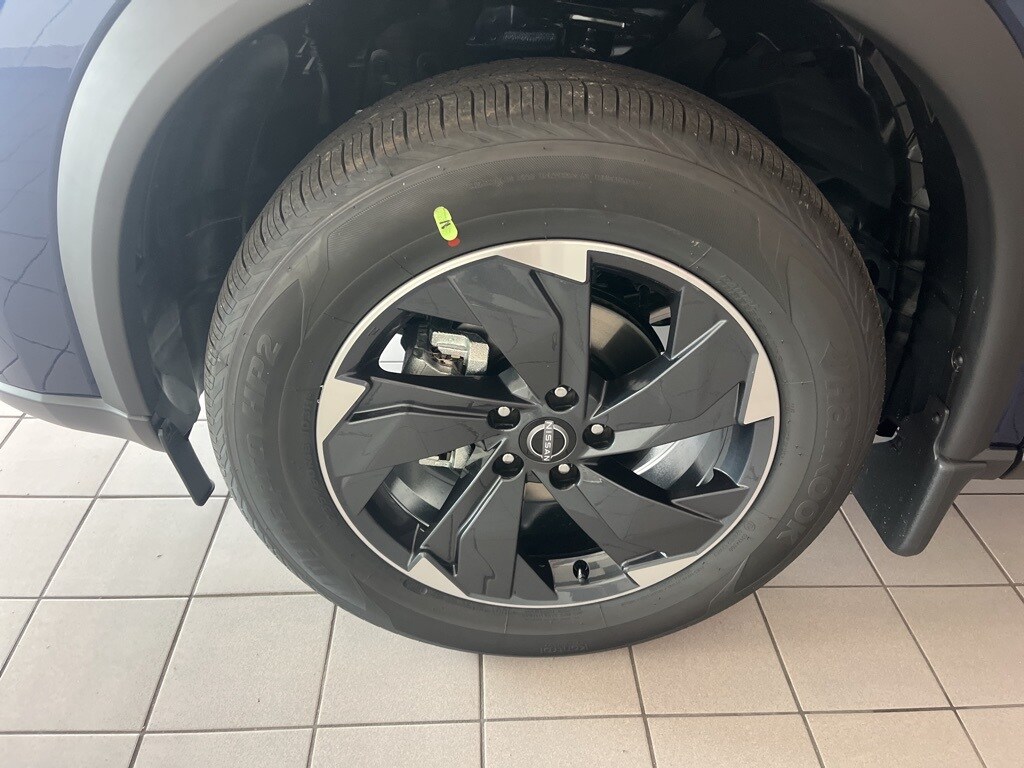 2026 Nissan Rogue SV photo 2