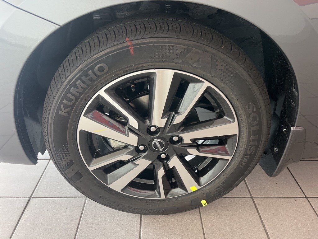 2025 Nissan Versa 1.6 SV photo 4