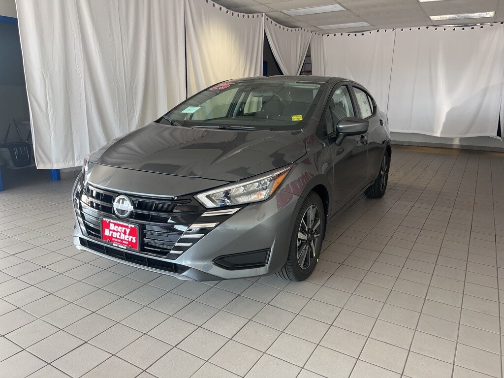 2025 Nissan Versa 1.6 SV photo 3