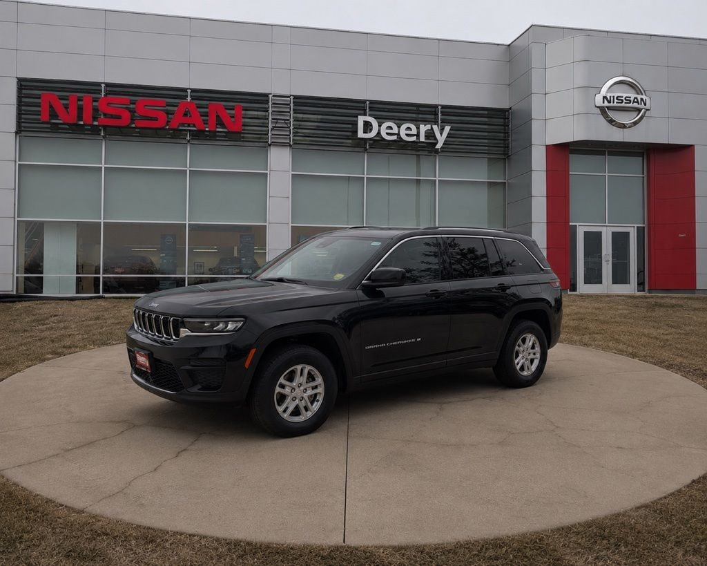 Used 2023 Jeep Grand Cherokee Laredo SUV