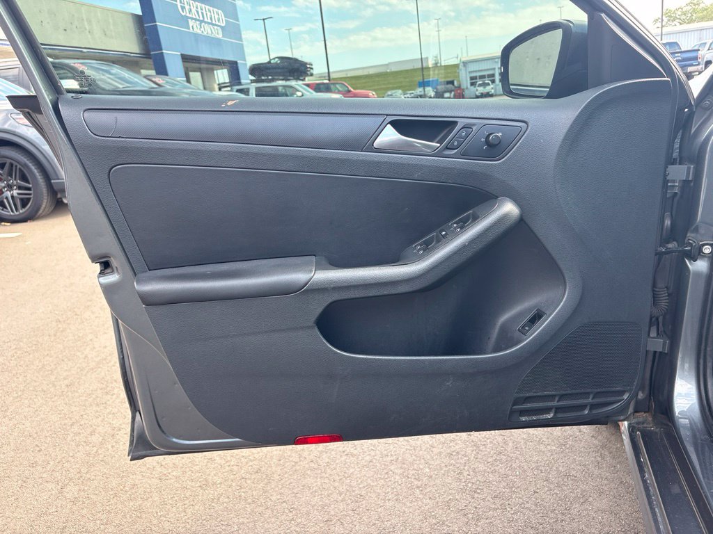 Used 2012 Volkswagen Jetta 2.5L SE Sedan