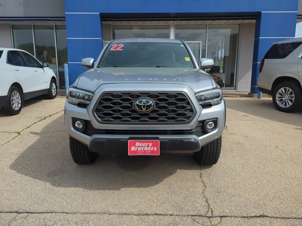 Used 2022 Toyota Tacoma TRD Off Road with VIN 3TMCZ5AN4NM462169 for sale in Dubuque, IA