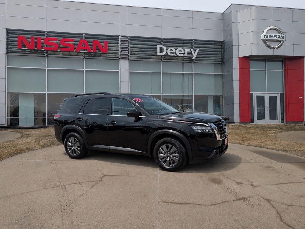 2025 Nissan Pathfinder SV 4WD's photo