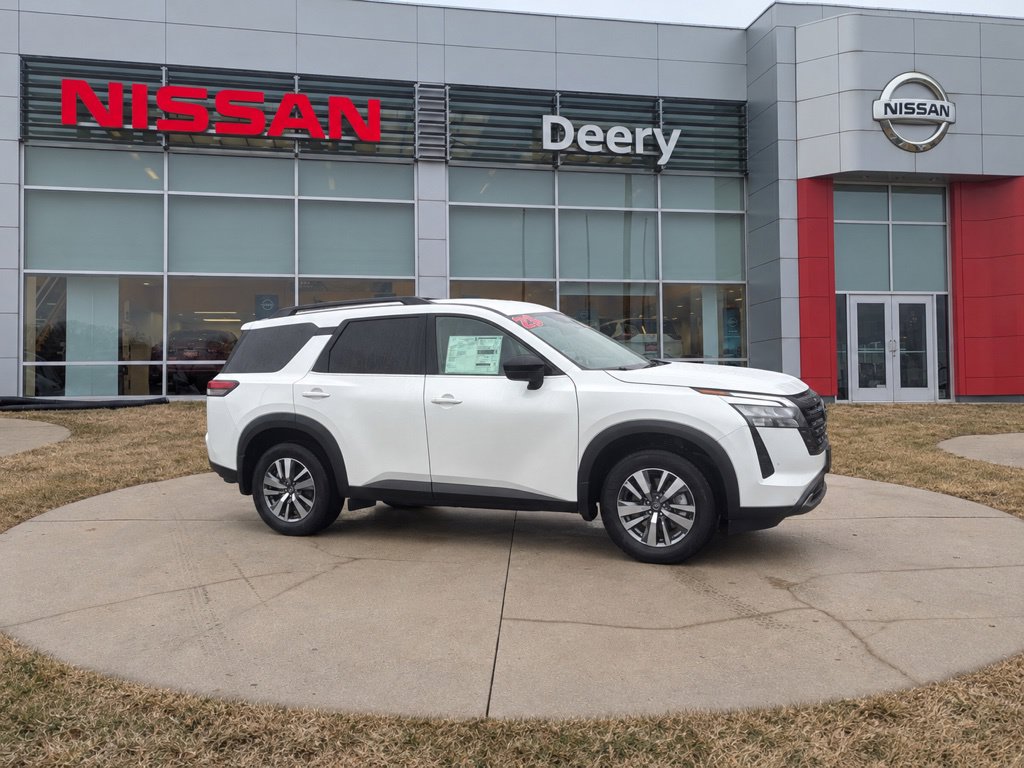 2026 Nissan Pathfinder SL
