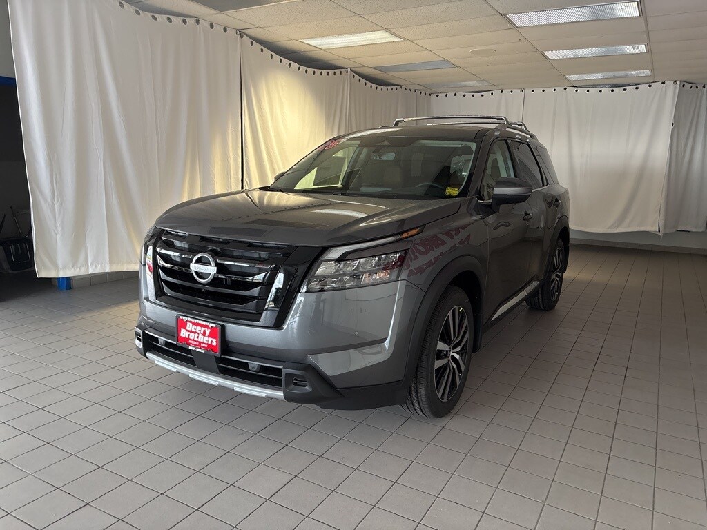 2025 Nissan Pathfinder Platinum photo 2