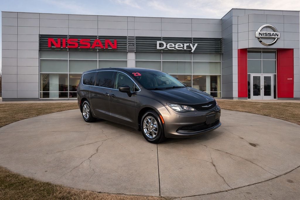 2023 Chrysler Voyager LX