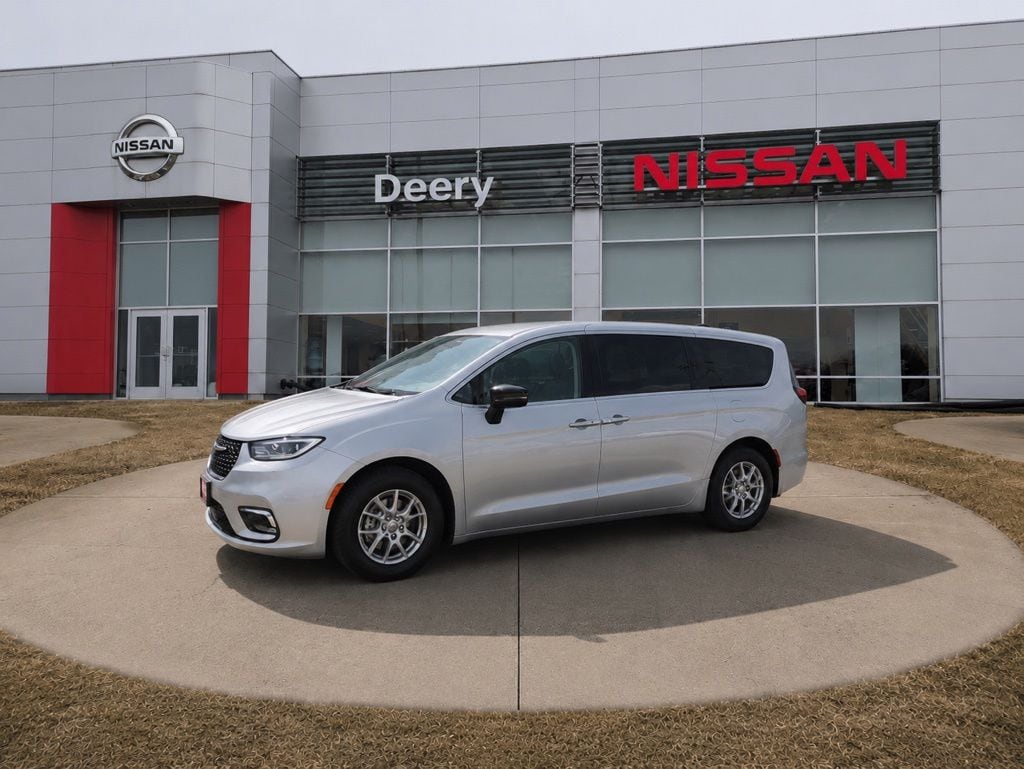 Used 2024 Chrysler Pacifica Touring L Van Passenger Van