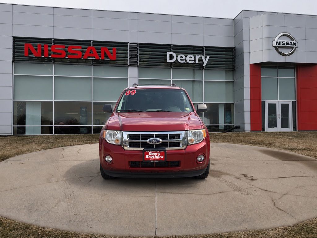 Used 2009 Ford Escape XLT with VIN 1FMCU93G99KB46926 for sale in Dubuque, IA