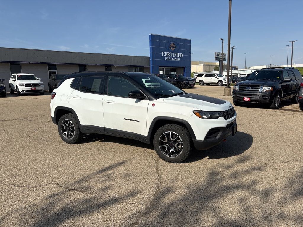 Used 2025 Jeep Compass Trailhawk SUV