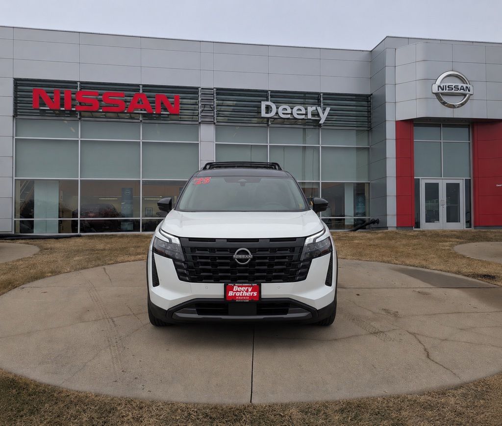 2026 Nissan Pathfinder Platinum 4WD's photo