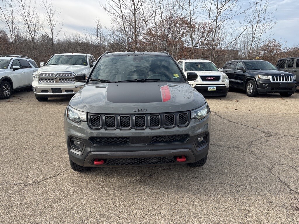 2024 Jeep Compass Trailhawk photo 2