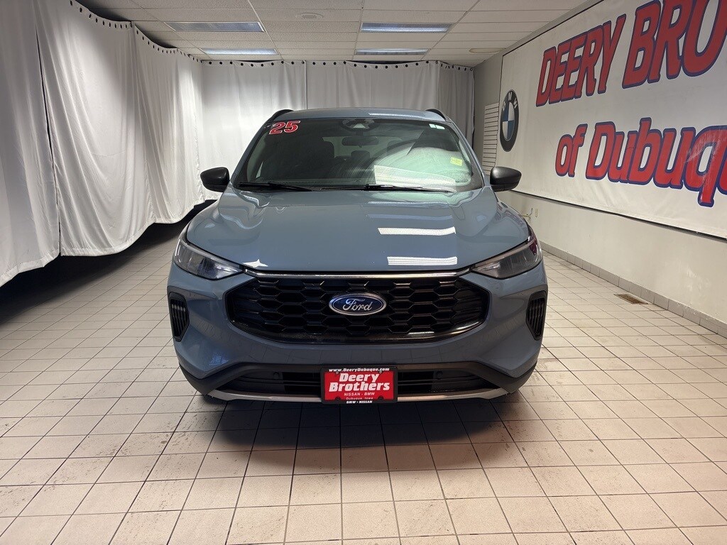 2025 Ford Escape ST-Line photo 2