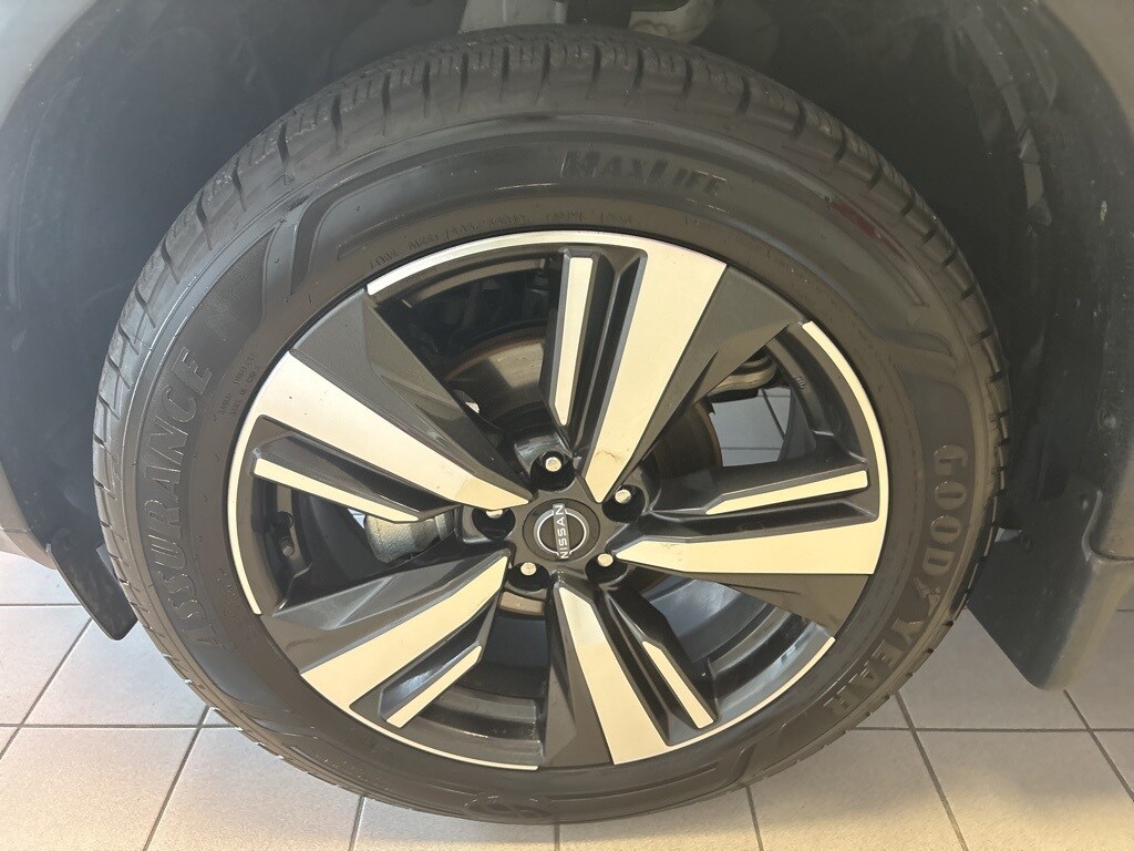 2023 Nissan Rogue SL photo 2
