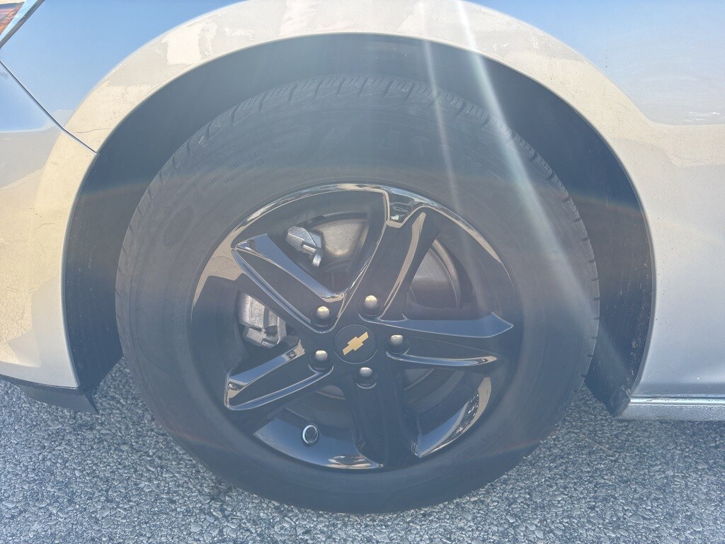 2022 Chevrolet Malibu LS photo 4