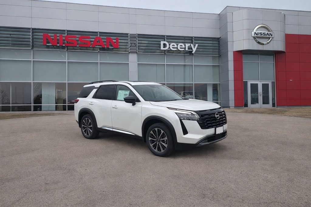 2026 Nissan Pathfinder Platinum 4WD's photo