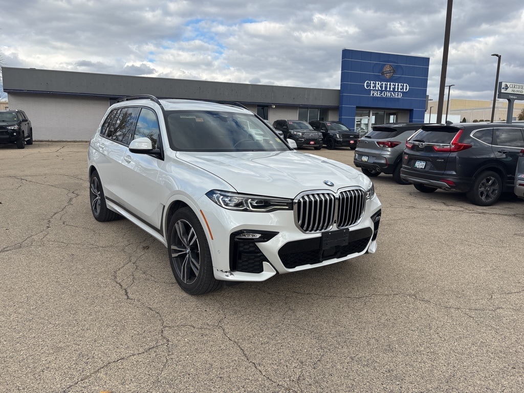 2022 BMW X7 40i's photo