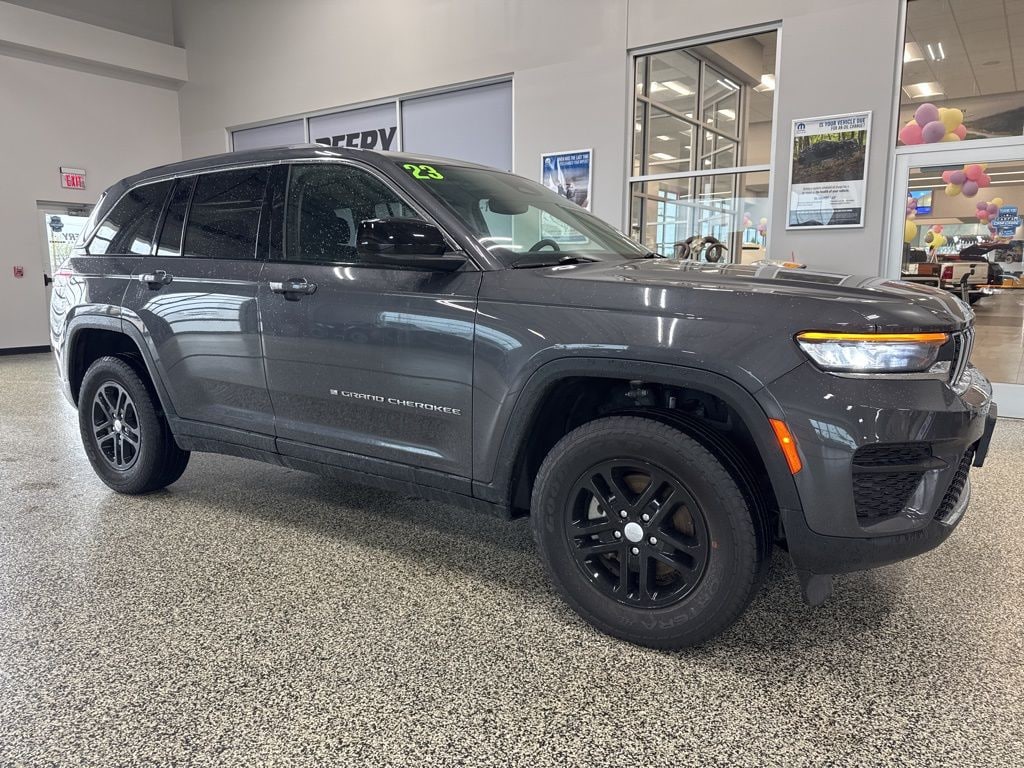 Used 2023 Jeep Grand Cherokee Laredo SUV