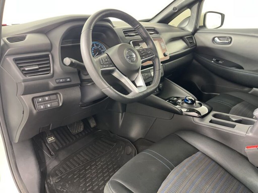 Used 2022 Nissan LEAF SV Hatchback