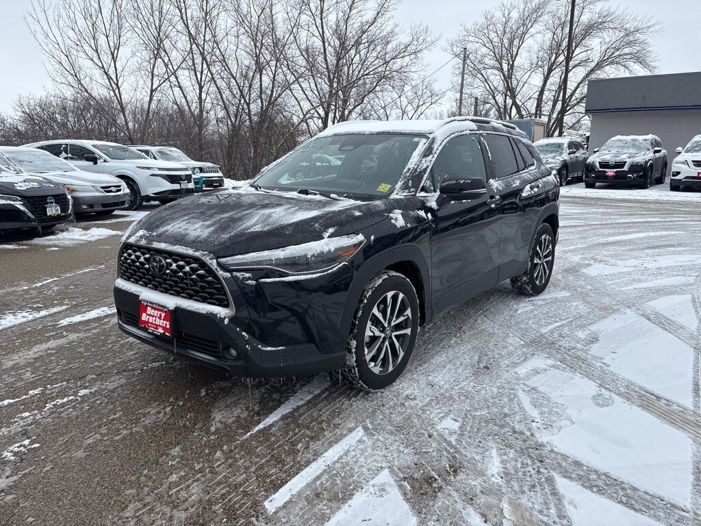 2025 Toyota Corolla Cross XLE photo 3
