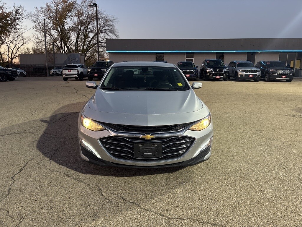 2022 Chevrolet Malibu photo 2