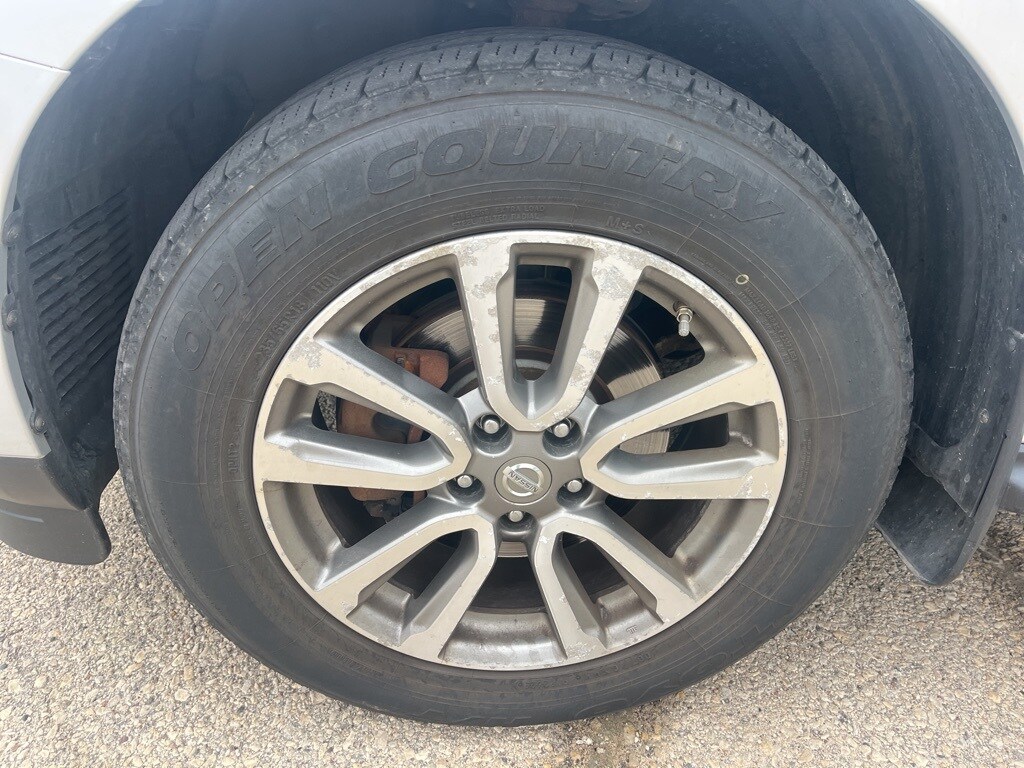 2013 Nissan Pathfinder SL photo 4