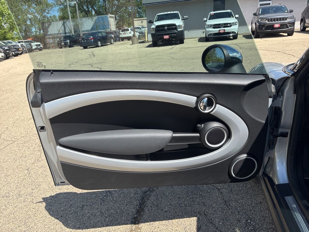 Used 2008 MINI Cooper Base with VIN WMWML33598TN66151 for sale in Dubuque, IA