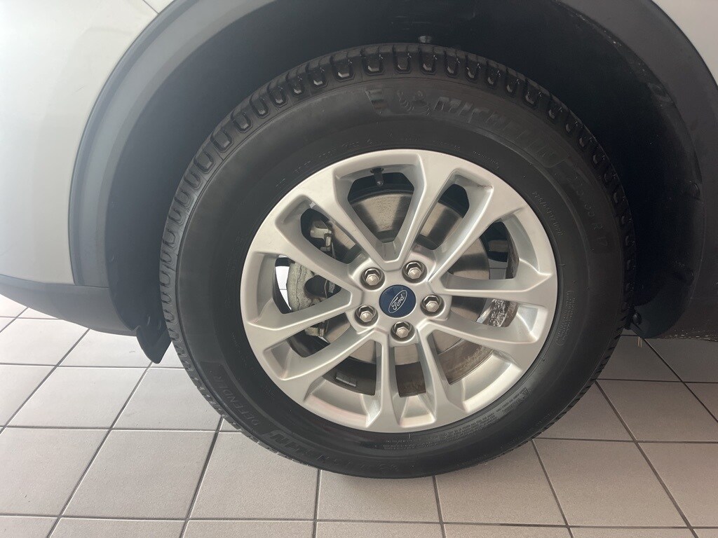 2022 Ford Escape SE photo 3