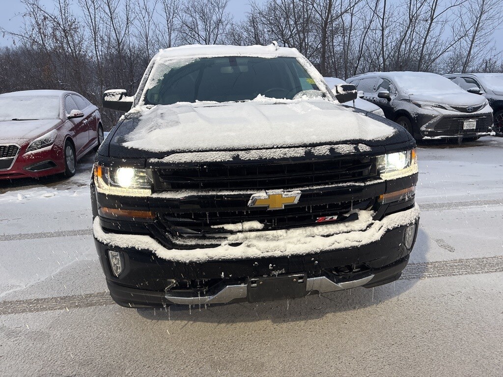 2018 Chevrolet Silverado 1500 LT photo 2