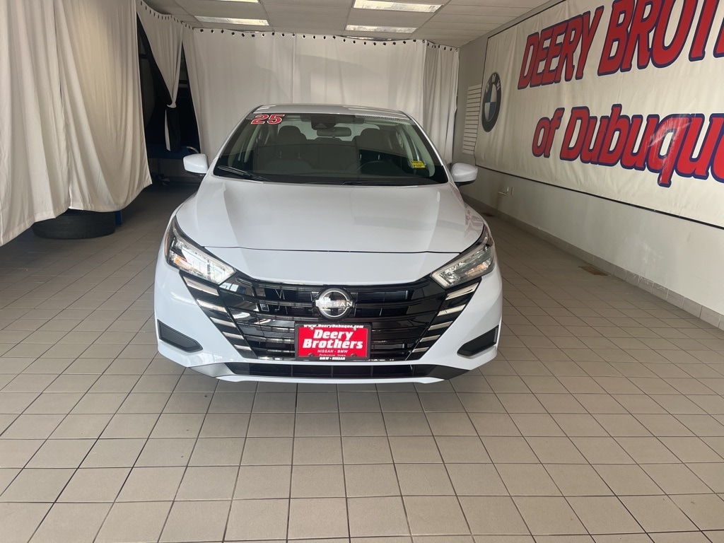 2025 Nissan Versa 1.6 SV photo 2