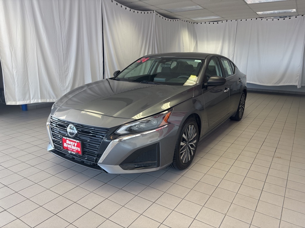 Used 2024 Nissan Altima 2.5 SV Sedan
