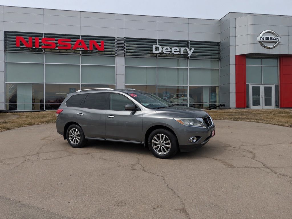 2015 Nissan Pathfinder SV 4WD's photo