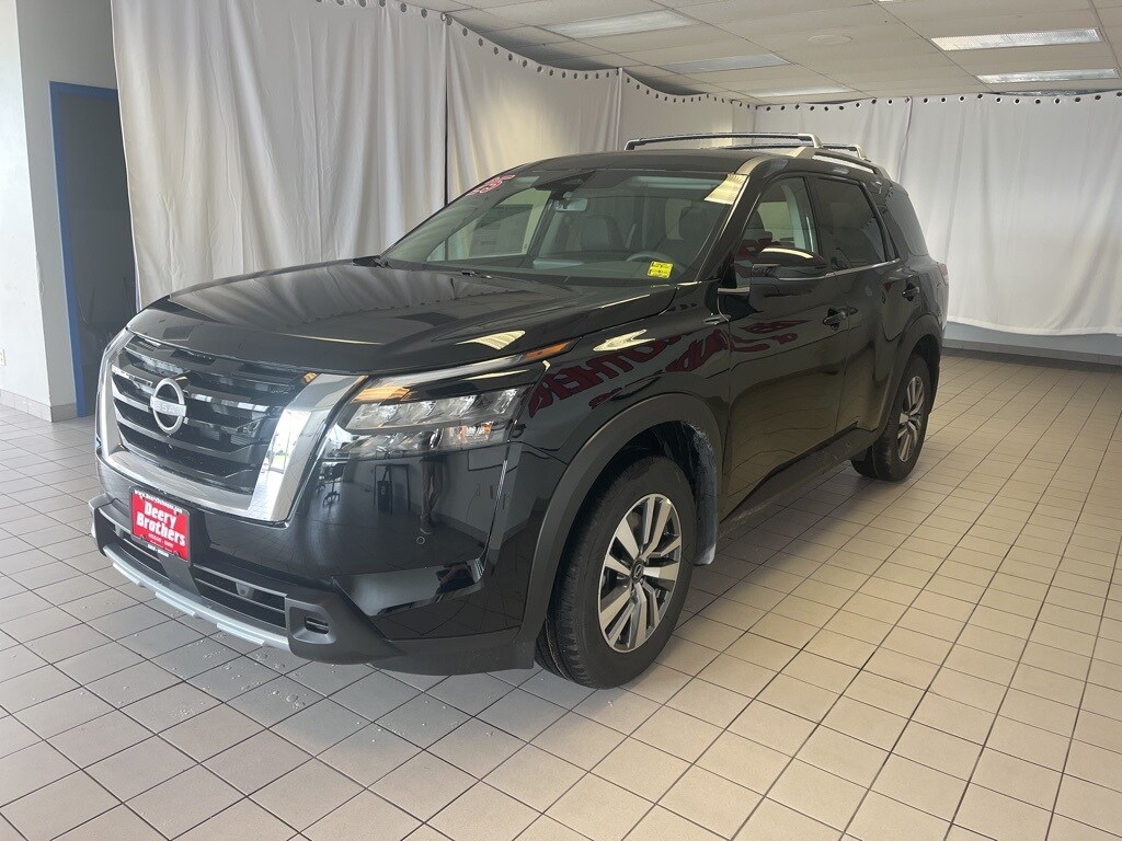 2025 Nissan Pathfinder SL photo 3