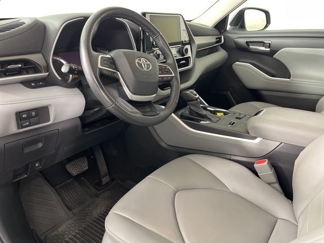 Certified 2023 Toyota Highlander XLE with VIN 5TDKDRAH6PS525965 for sale in Cedar Falls, IA
