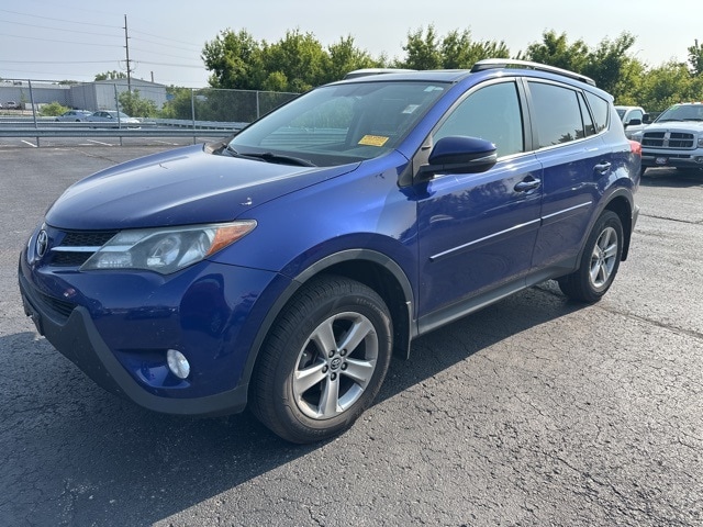 Used 2015 Toyota RAV4 XLE with VIN 2T3RFREV4FW259481 for sale in Cedar Falls, IA