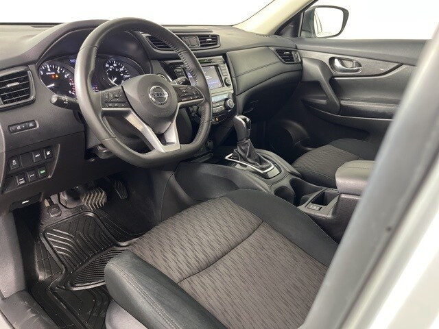 Used 2018 Nissan Rogue SV with VIN 5N1AT2MV3JC709837 for sale in Cedar Falls, IA