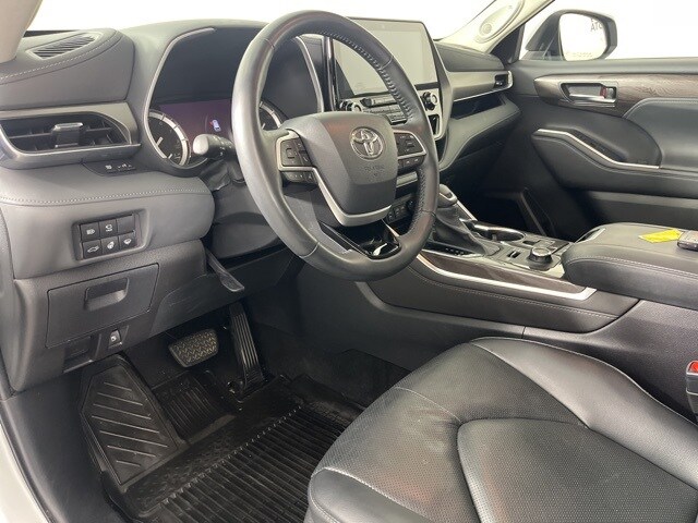 Certified 2022 Toyota Highlander Limited with VIN 5TDDZRBH2NS593444 for sale in Cedar Falls, IA
