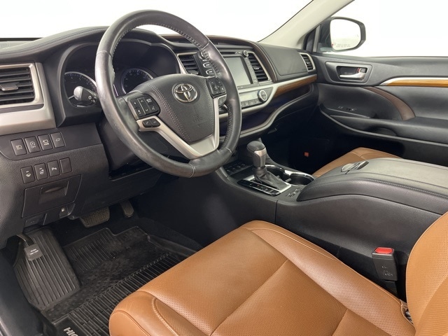 Certified 2019 Toyota Highlander Limited Platinum with VIN 5TDDZRFH1KS965927 for sale in Cedar Falls, IA