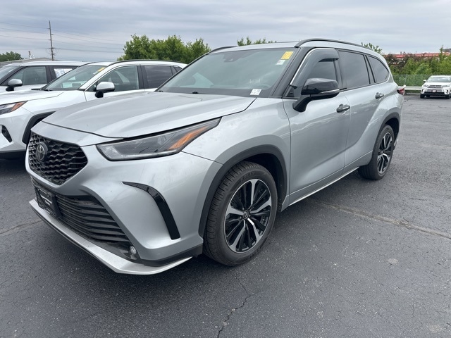Certified 2021 Toyota Highlander XSE with VIN 5TDJZRBH9MS132033 for sale in Cedar Falls, IA